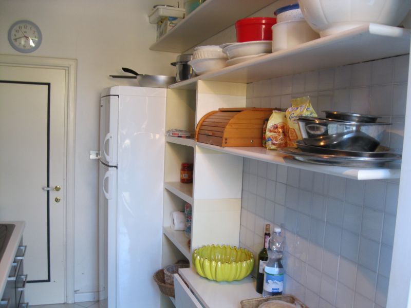 Kitchen 006.jpg